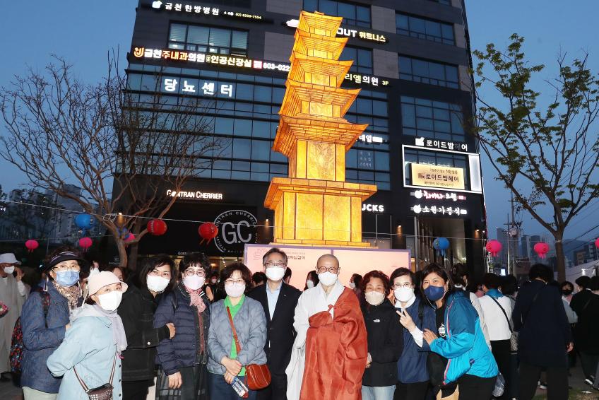2022년 부처님오신날 기념 조형물 설치 및 점등식 의 사진48