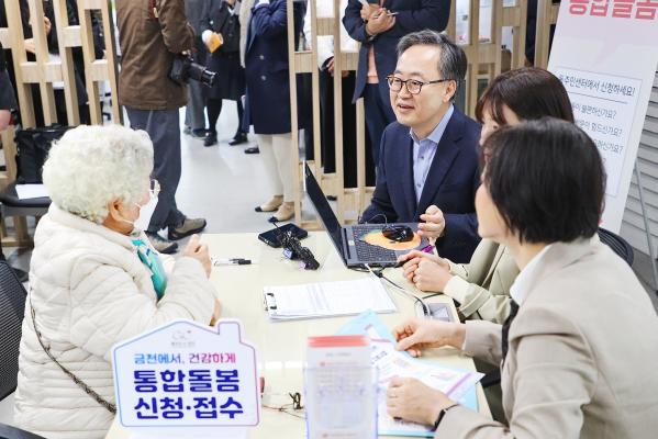 통합돌봄 시행 관련 동 현장 방문 의 사진