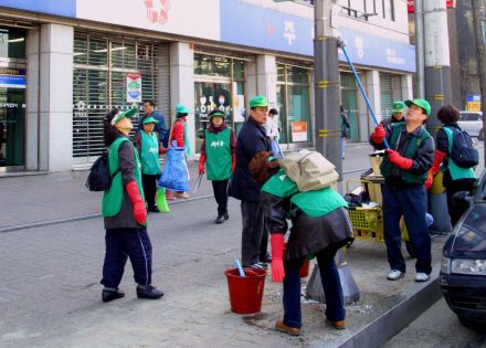 시흥대로변 청소-새마을협의회 의 사진4