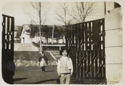 서울시흥국민학교 정문앞에서 의 사진