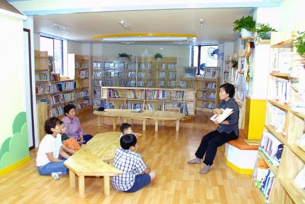 어린이 독서실 개관 의 사진