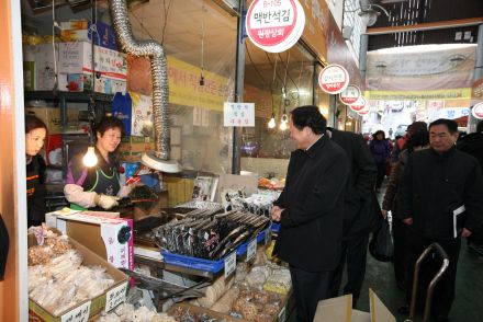 설날맞이 남문시장 방문 의 사진