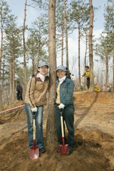 2004 서울의 숲 시민가족 나무심 의 사진25