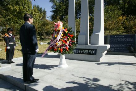 참전기념비 건립 1주년/제52주년 의 사진4