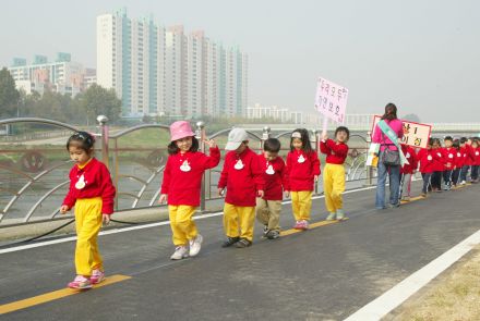 관내보육시설 어린이 금천한내(안양천) 걷기 대회 의 사진6