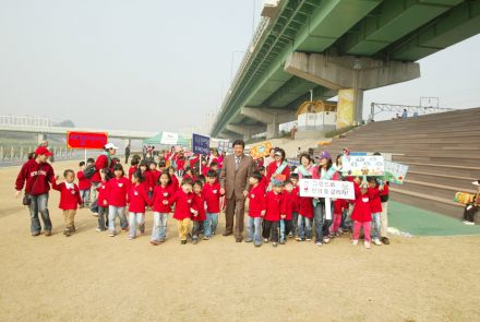 관내보육시설 어린이 금천한내(안양천) 걷기 대회 의 사진14