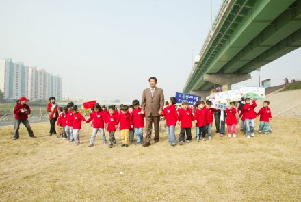 관내보육시설 어린이 금천한내(안양천) 걷기 대회 의 사진19