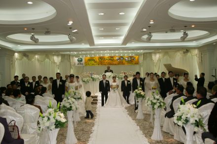 2004 동거부부 합동결혼식 의 사진