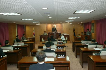 구의회 회의 의 사진2