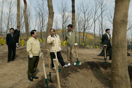 2004 서울의 숲 시민가족 나무심 의 사진35