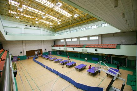 구민문화체육센터내 체육관 (탁구 수업중인 주민들) 의 사진2