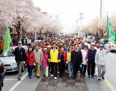 벚꽃십리길 구민걷기대회 의 사진21