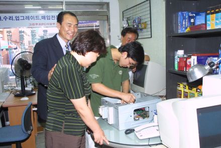 무료컴퓨터 수리봉사 의 사진