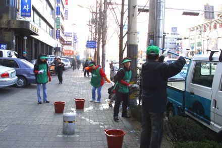 시흥대로변 청소-새마을협의회 의 사진17