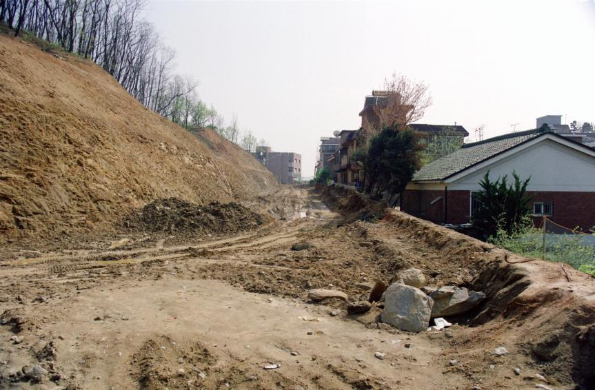 1998년 산기슭도로 의 사진4