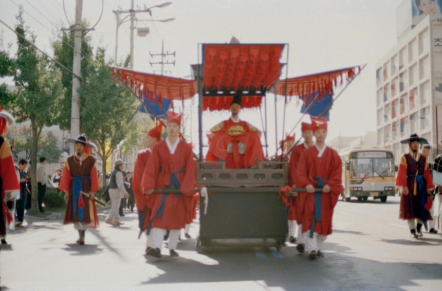 2000년 제5회구민의날(정조어가행렬) 의 사진6