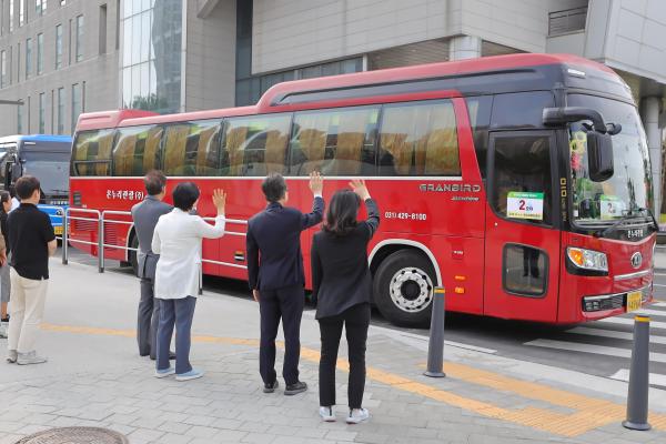 제70회 현충일 추념식 참배 유족 지원_국립서울현충원_배웅 의 사진