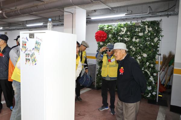금천호암노인종합복지관 어버이날 맞이 행사 대표사진