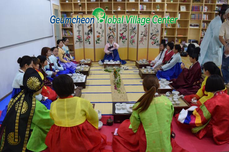 금천글로벌빌리지센터 교육 프로그램 사진 - 우리나라 전통 다례 사진