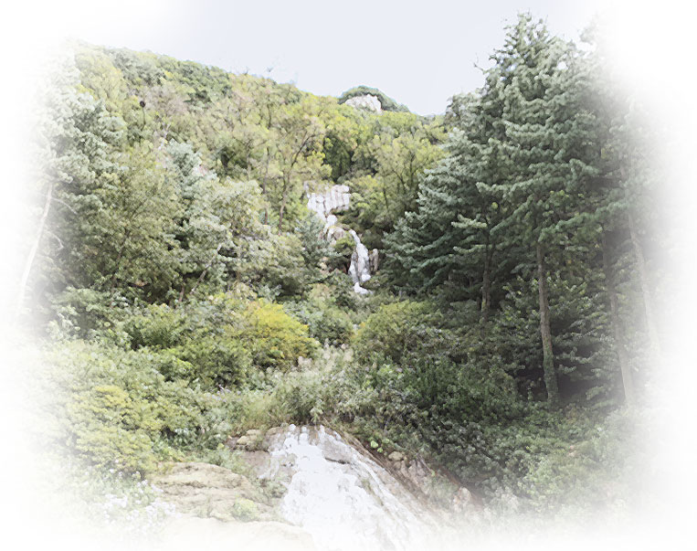 ホアムサン(虎岩山)滝 写真